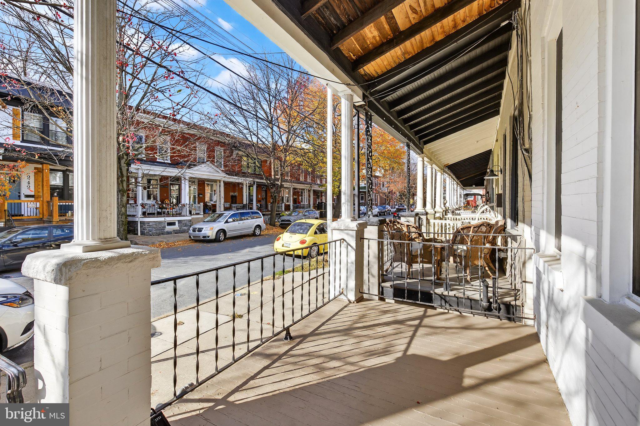 CHESTNUT HILL - Residential