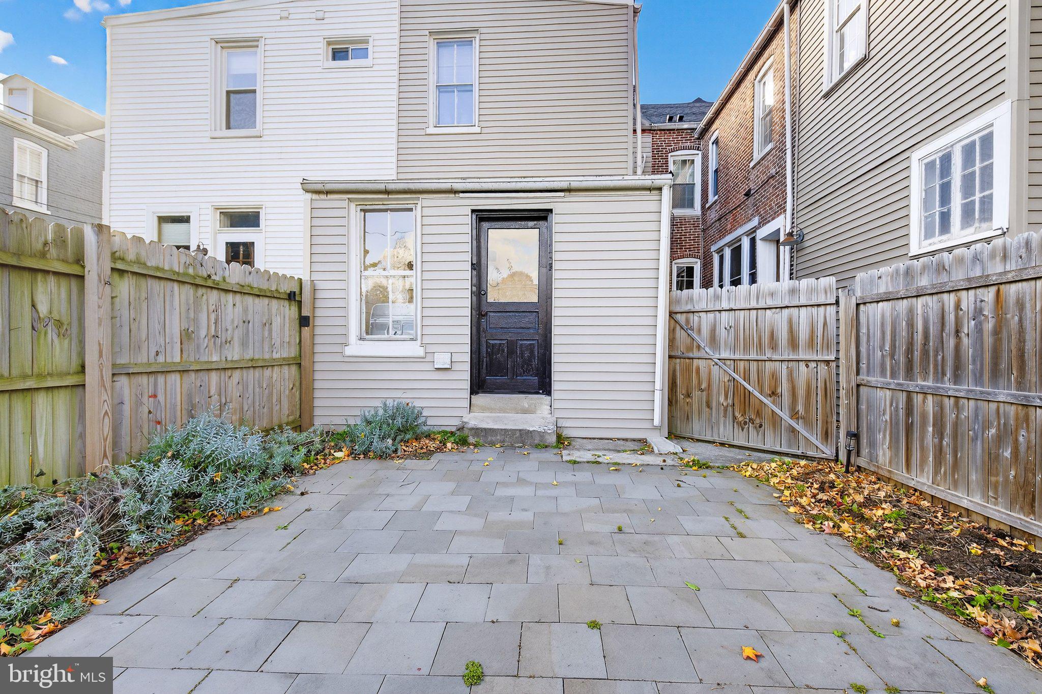 CHESTNUT HILL - Residential