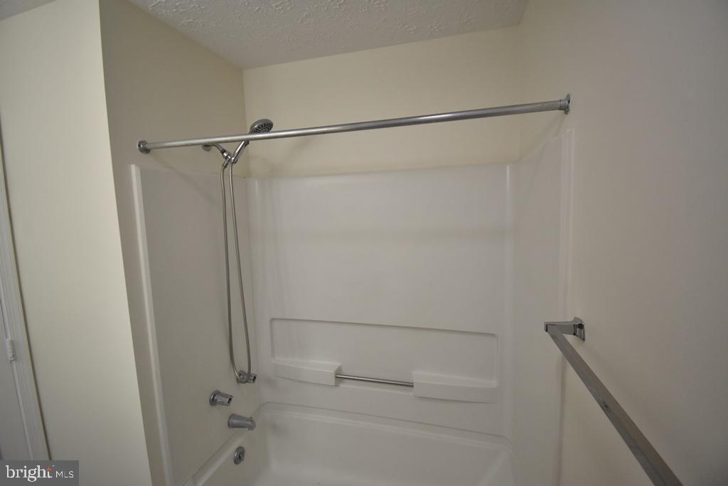 DEERWOOD - Residential Lease