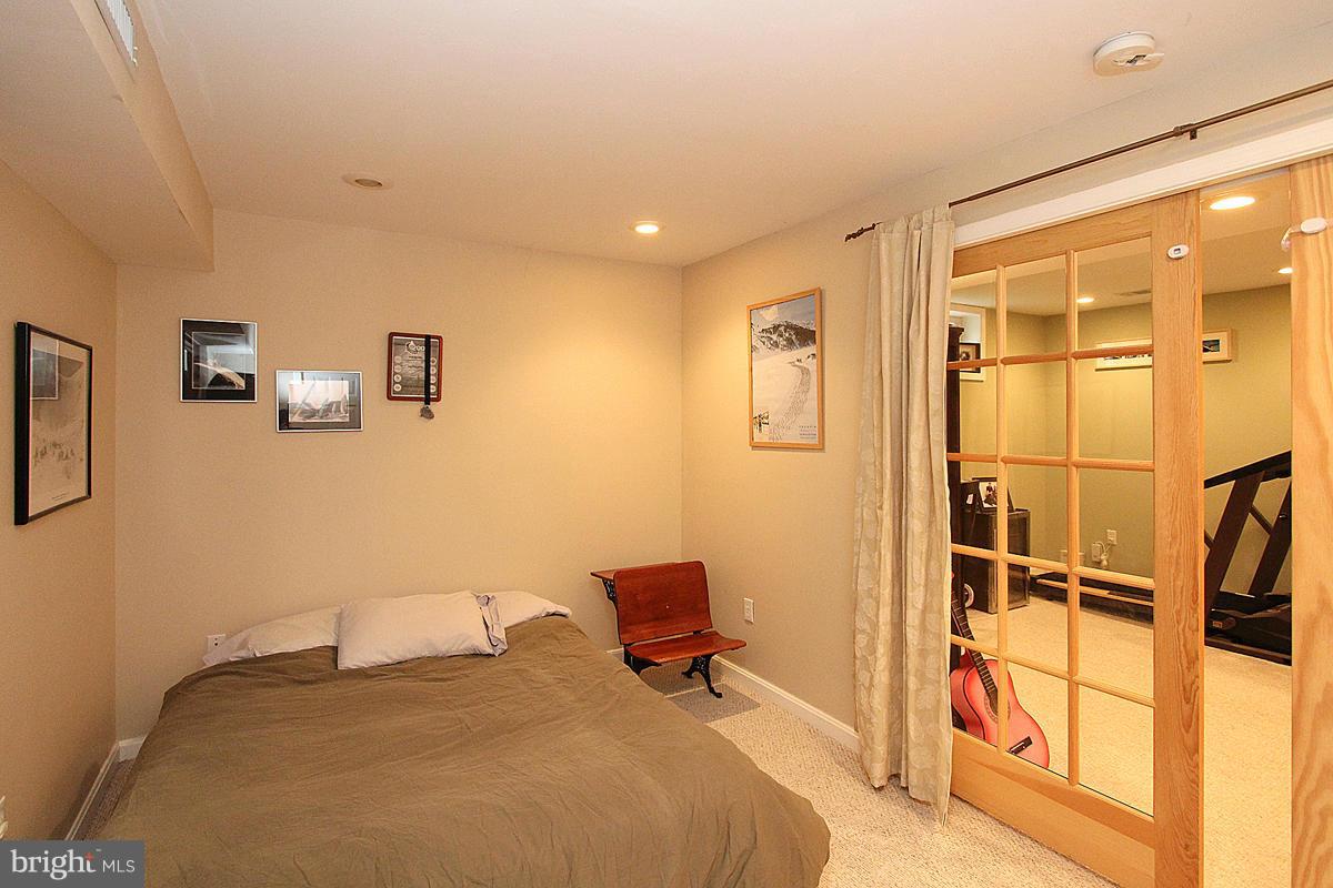 TREESIDE - Residential