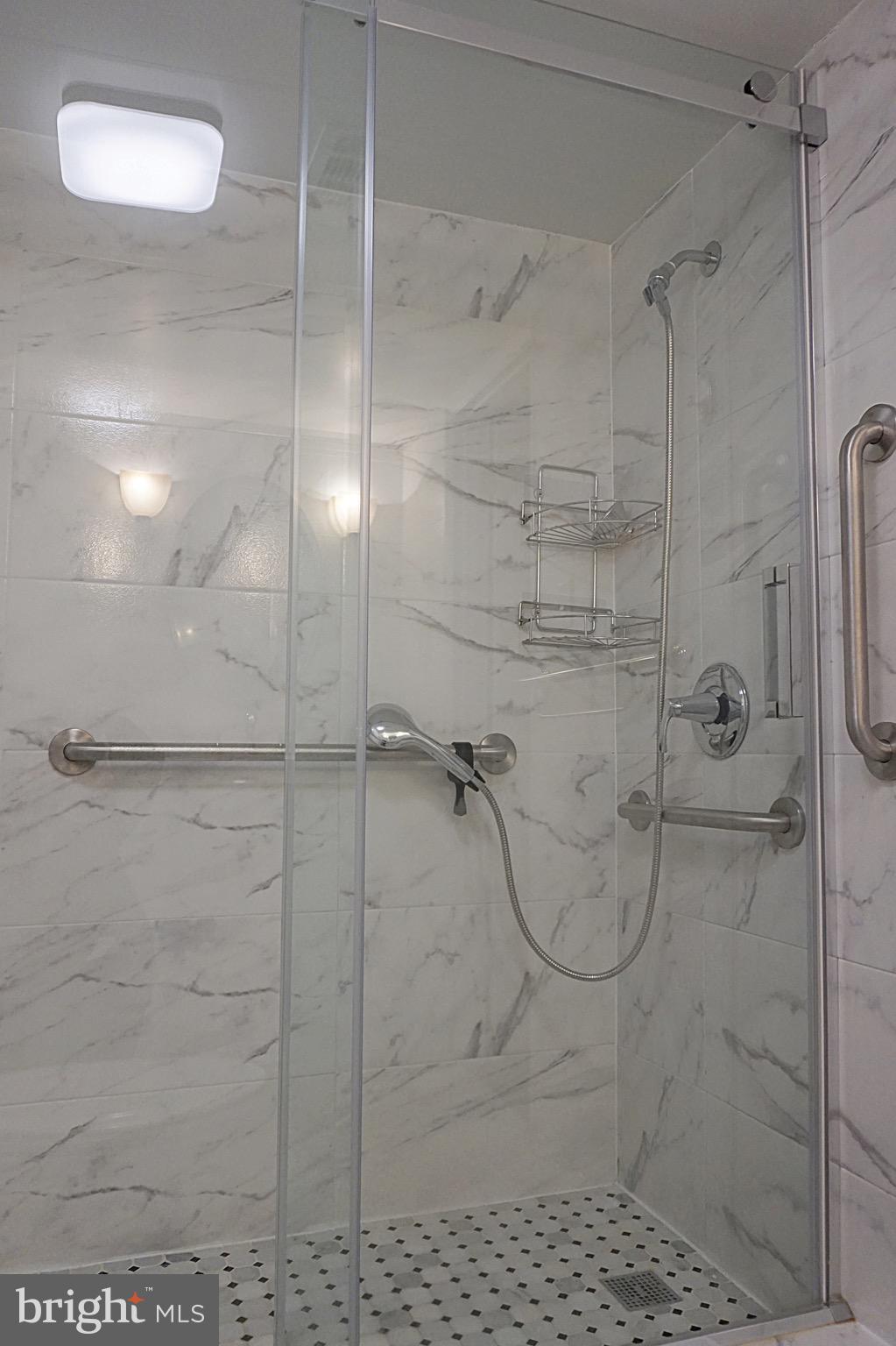 AMERICANA CENTRE - Residential