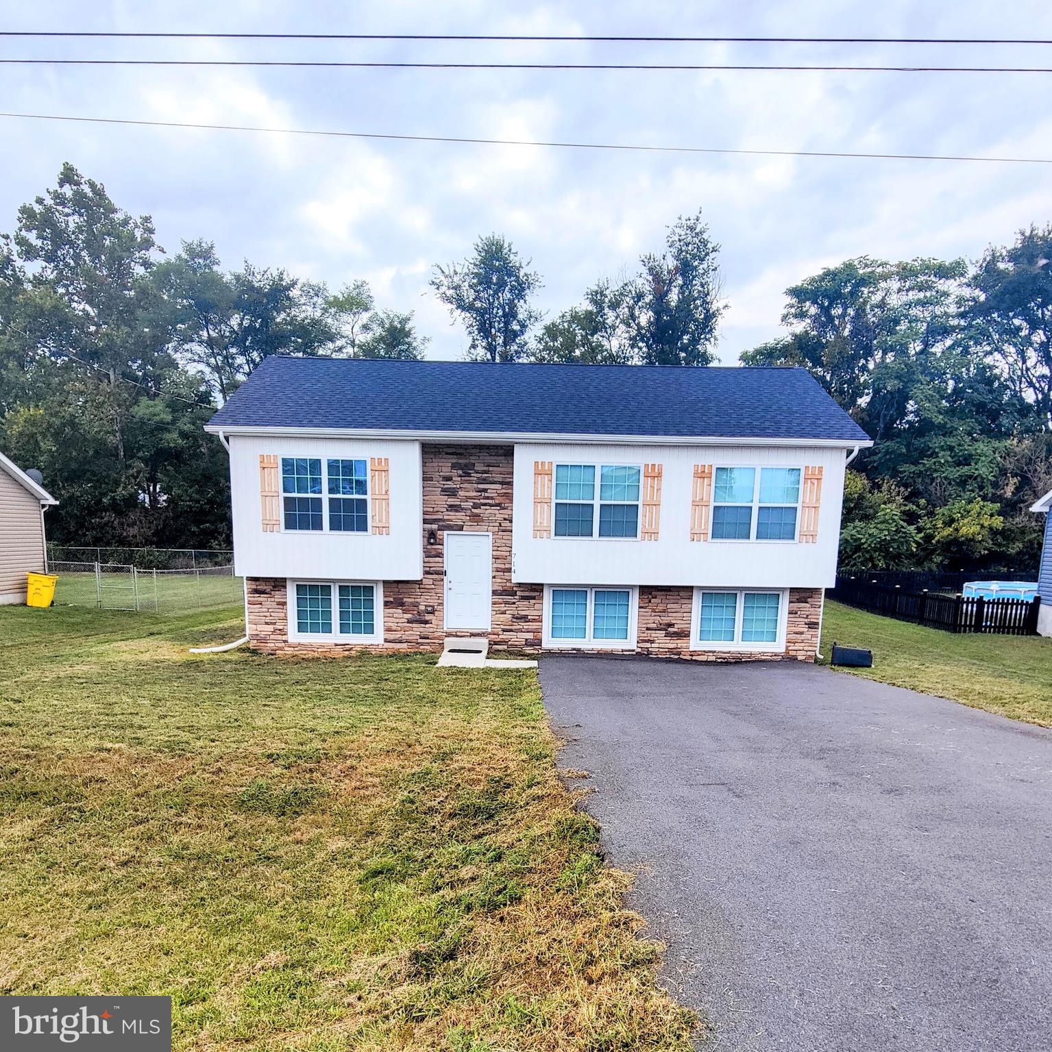 ELIZABETH STATION - Residential Lease