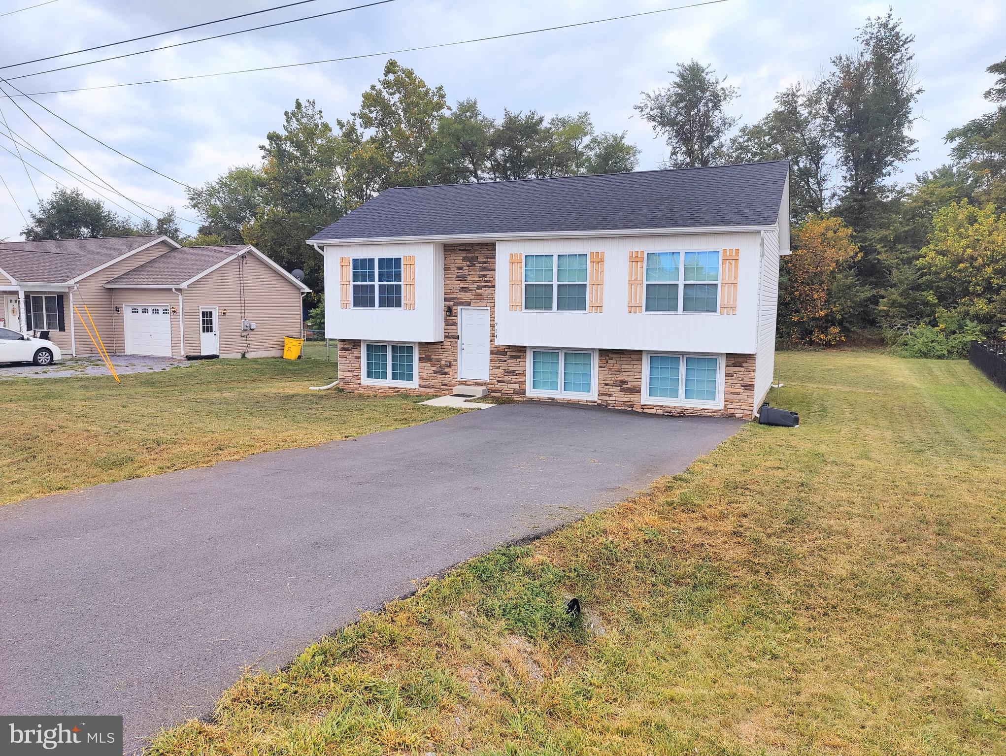 ELIZABETH STATION - Residential Lease