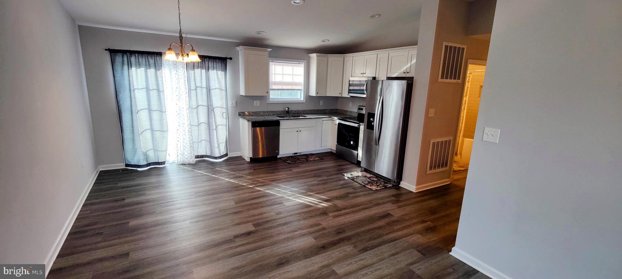 ELIZABETH STATION - Residential Lease