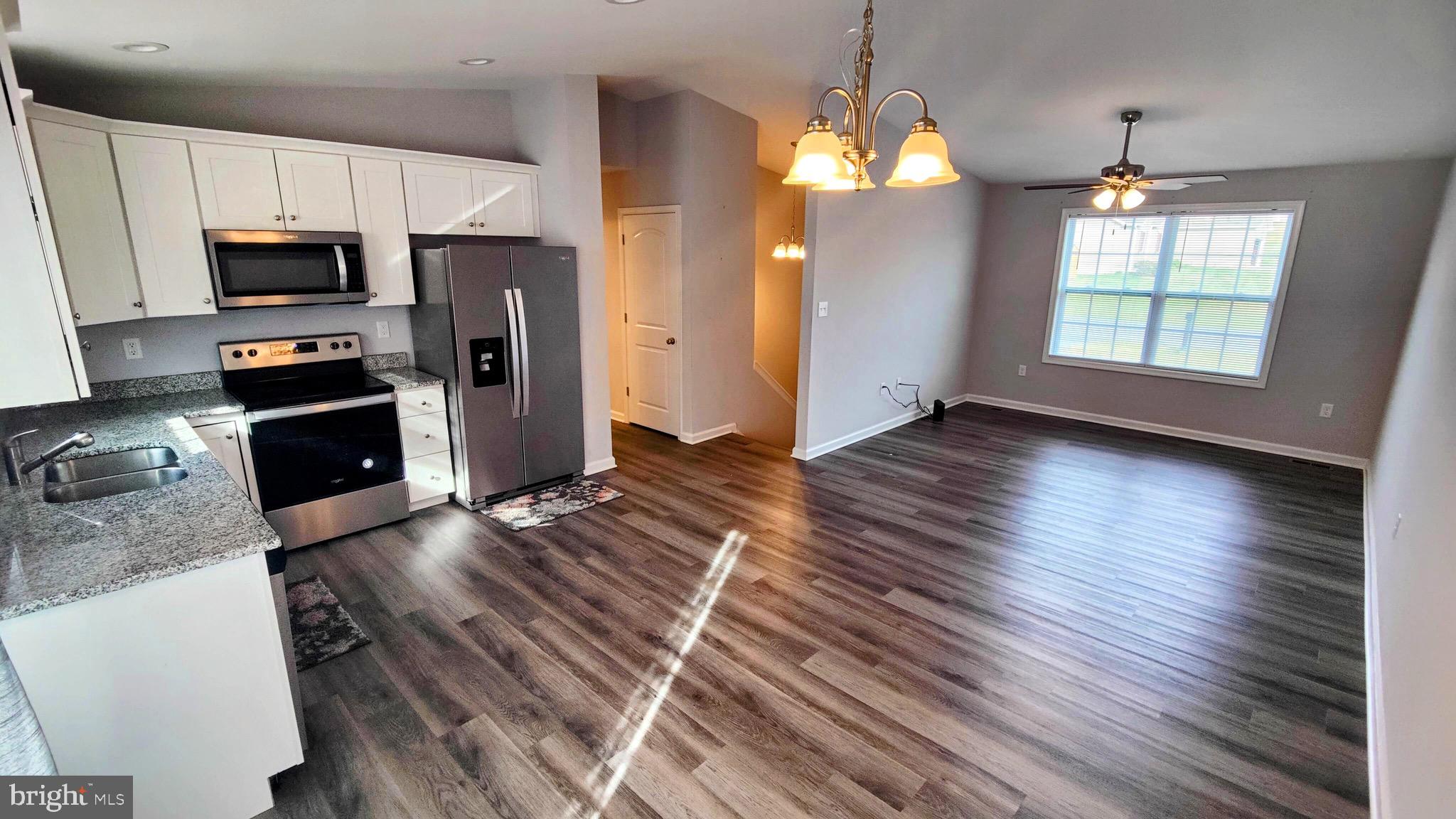 ELIZABETH STATION - Residential Lease