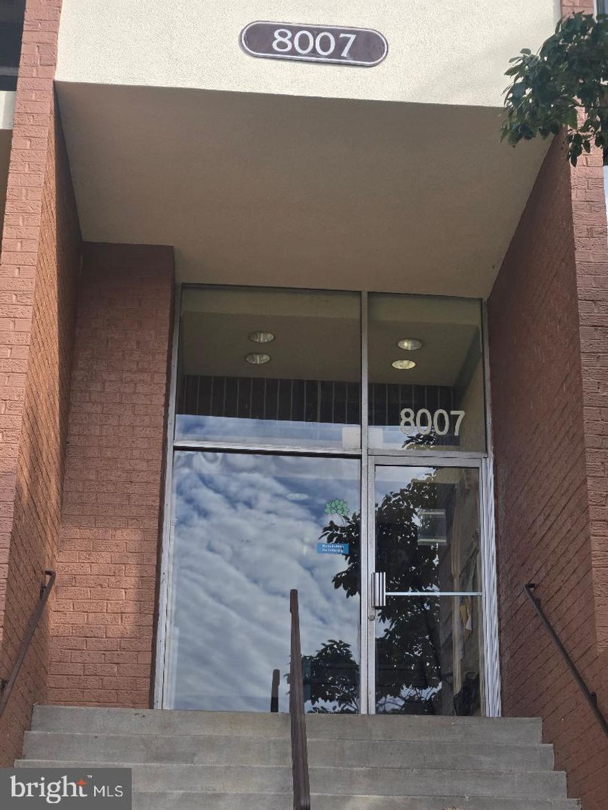 GORGEOUS AND SPACIOUS 3 BEDROOMS, 2 BATHS WITH JACUZZI PLUS A DEN THAT CAN BE USED AS A  4TH BEDROOM OR AS AN OFFICE IN A  SOUGHT- AFTER NEIGHBORHOOD OF GREENBELT.
THE CONDO IS LOCATED BEHIND THE ELEANOR ROOSEVELT HIGH SCHOOL. THE CONDO FEATURES CLOTHES DRYER, WASHER, DISHWASHER AND STAINLESS STEEL APPLIANCES.  EASY ACCESS TO THE BELTWAY, BWI PARKWAY , METRO RAIL AND METRO BUS.
SECTION 8 AND VOUCHER APPLICANTS ARE WELCOME. ......  OWNER IS A LICENSED REAL ESTATE AGENT IN STATE OF MARYLAND.