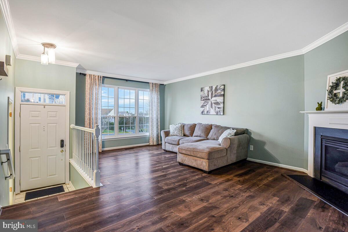 6819 SIGNATURE CIRCLE