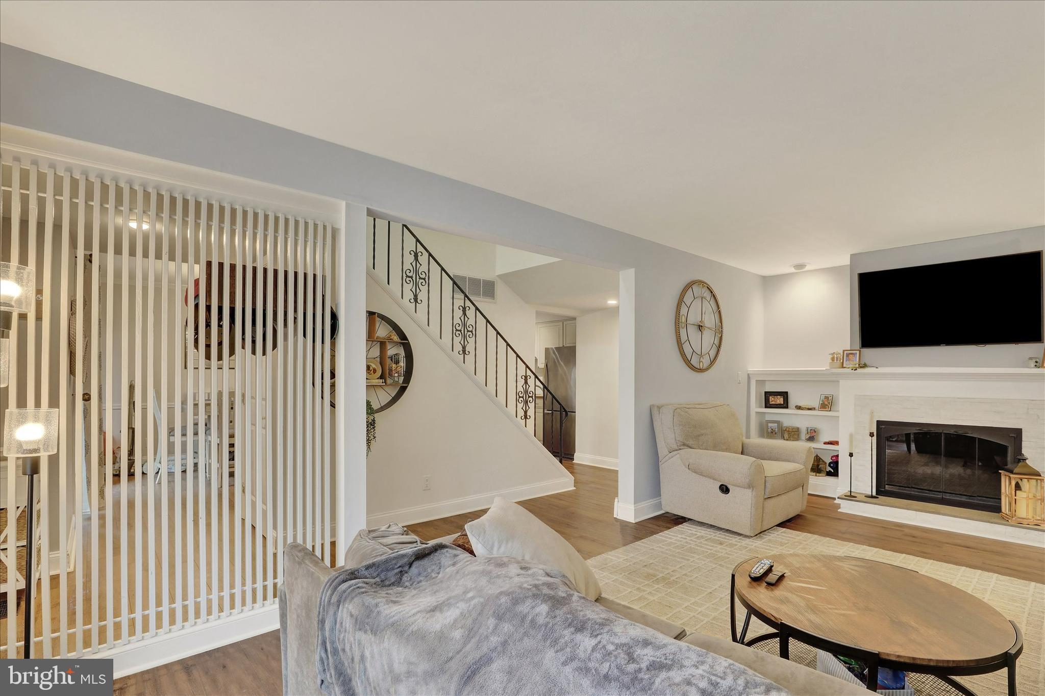 197 E CHELSEA CIRCLE