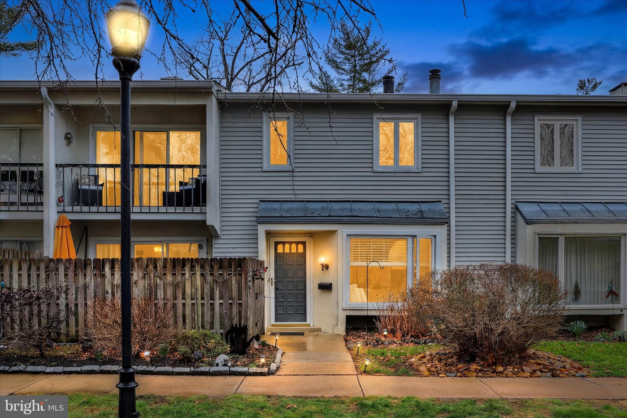 197 E CHELSEA CIRCLE