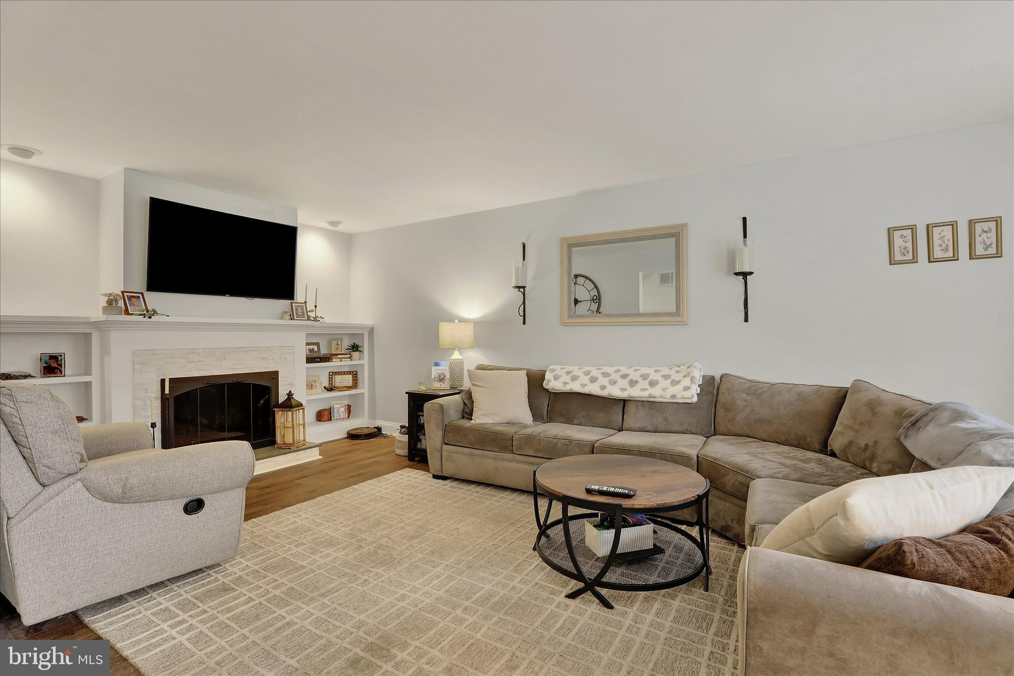 197 E CHELSEA CIRCLE