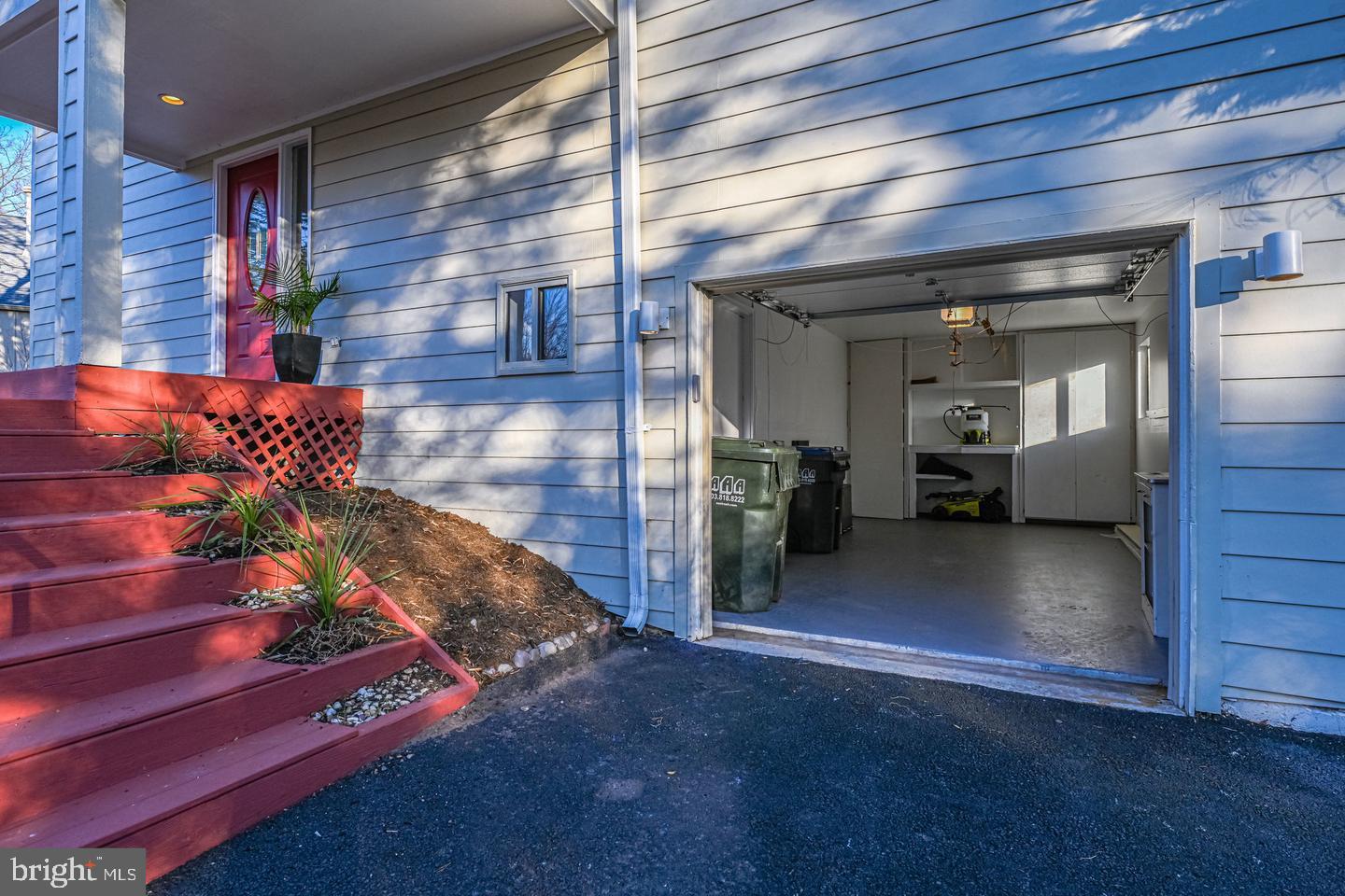 1661 CEDAR HOLLOW WAY