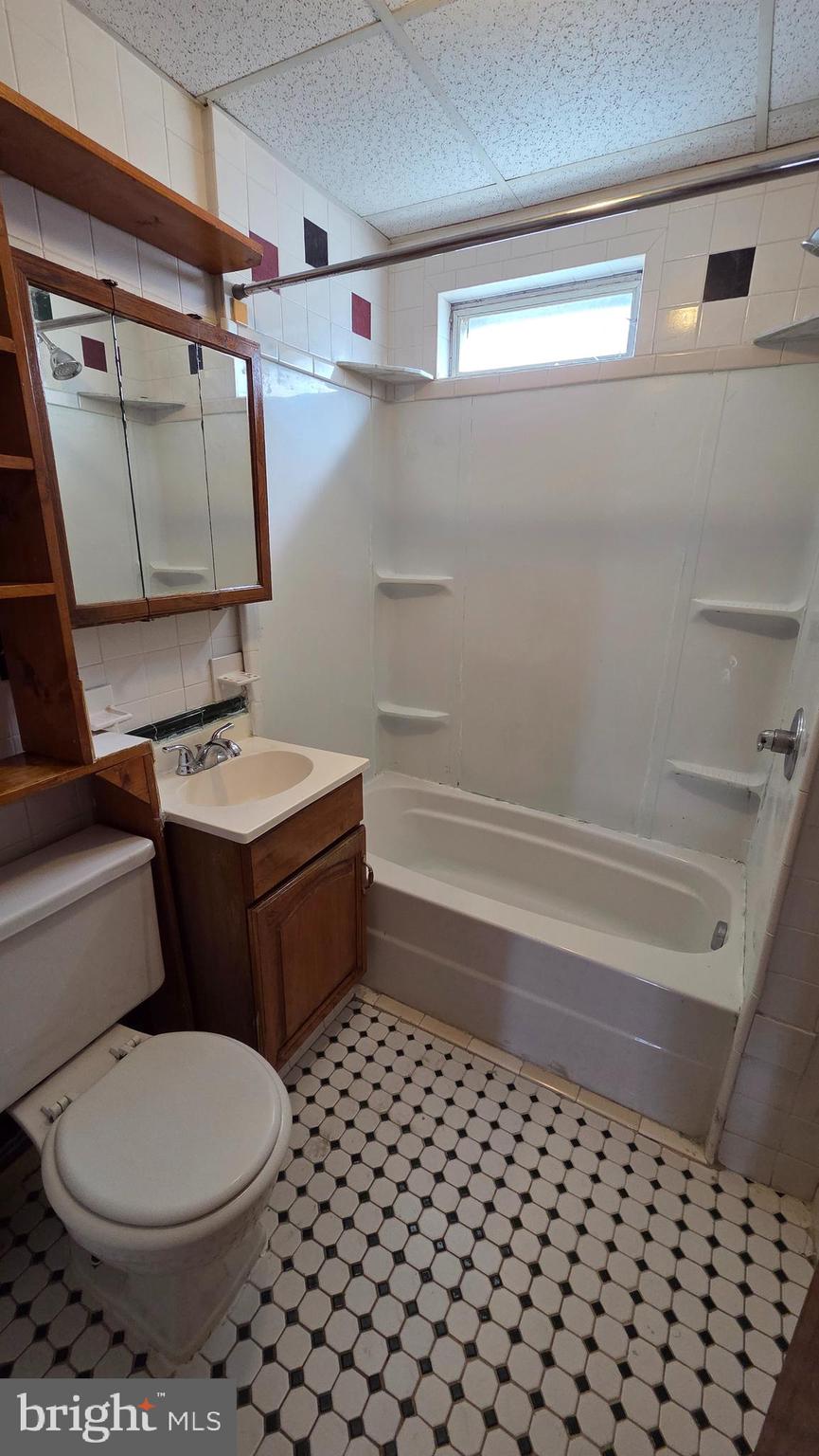 PASSYUNK SQUARE - Residential Lease