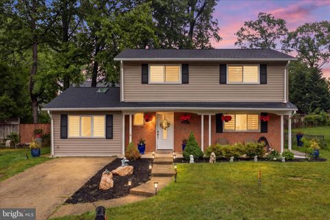 Photo of 6809 Rolling Road, SPRINGFIELD, VA 22152 (MLS # VAFX2303700)