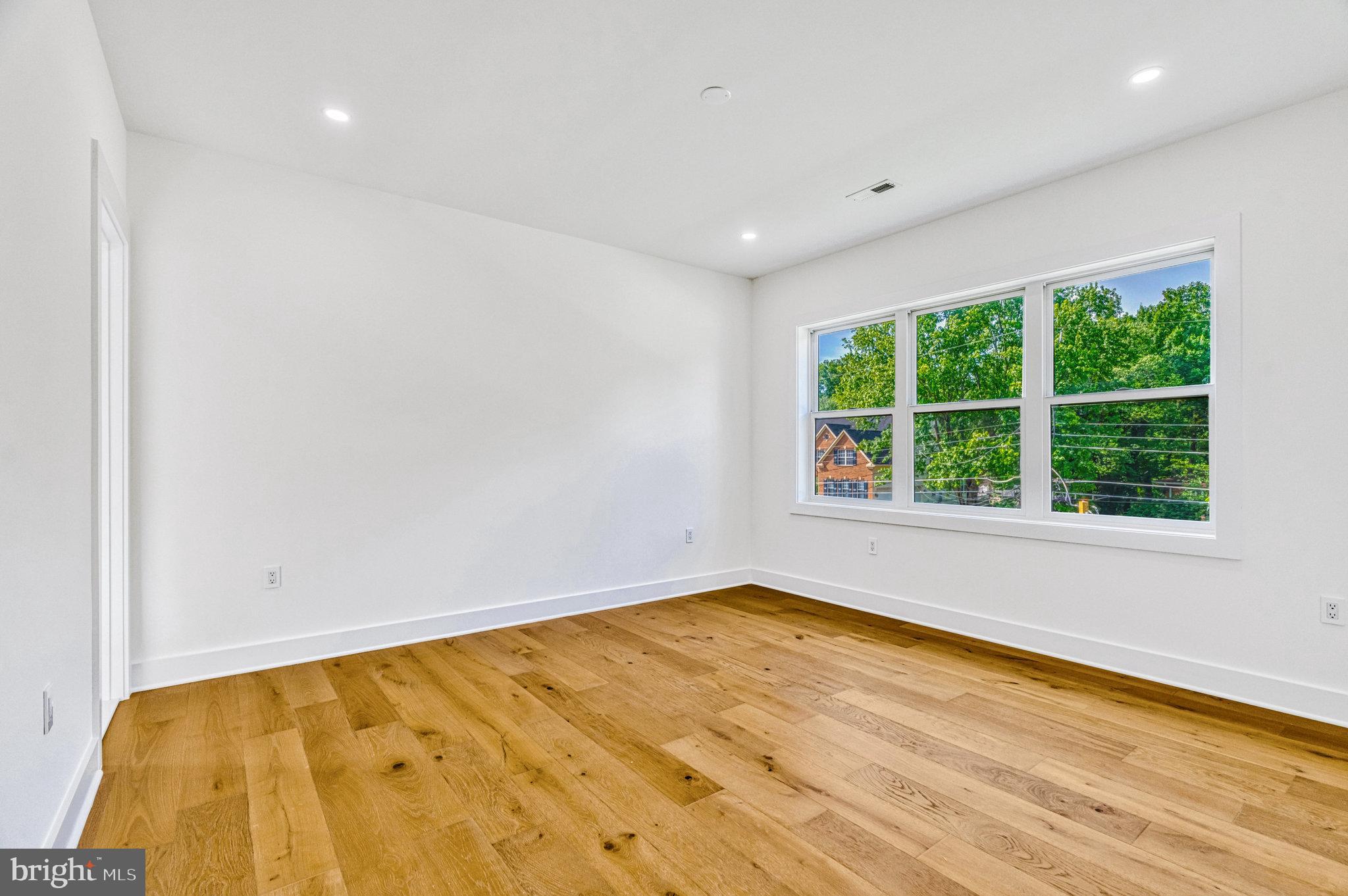 WESTBRIAR COUNTRY CLUB MANOR - Residential