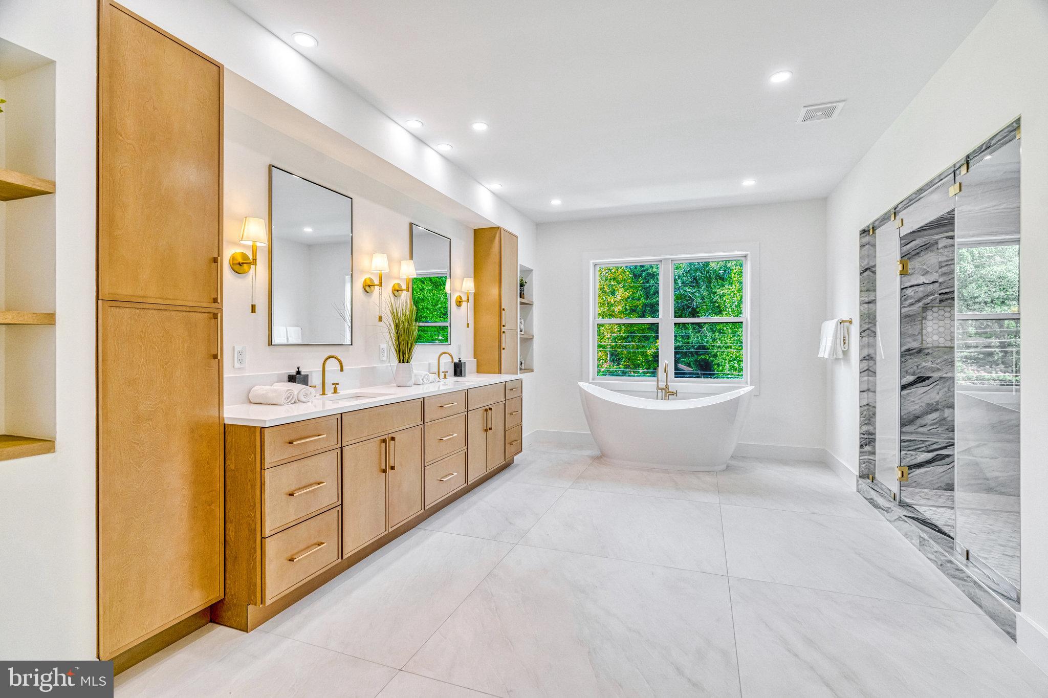 WESTBRIAR COUNTRY CLUB MANOR - Residential