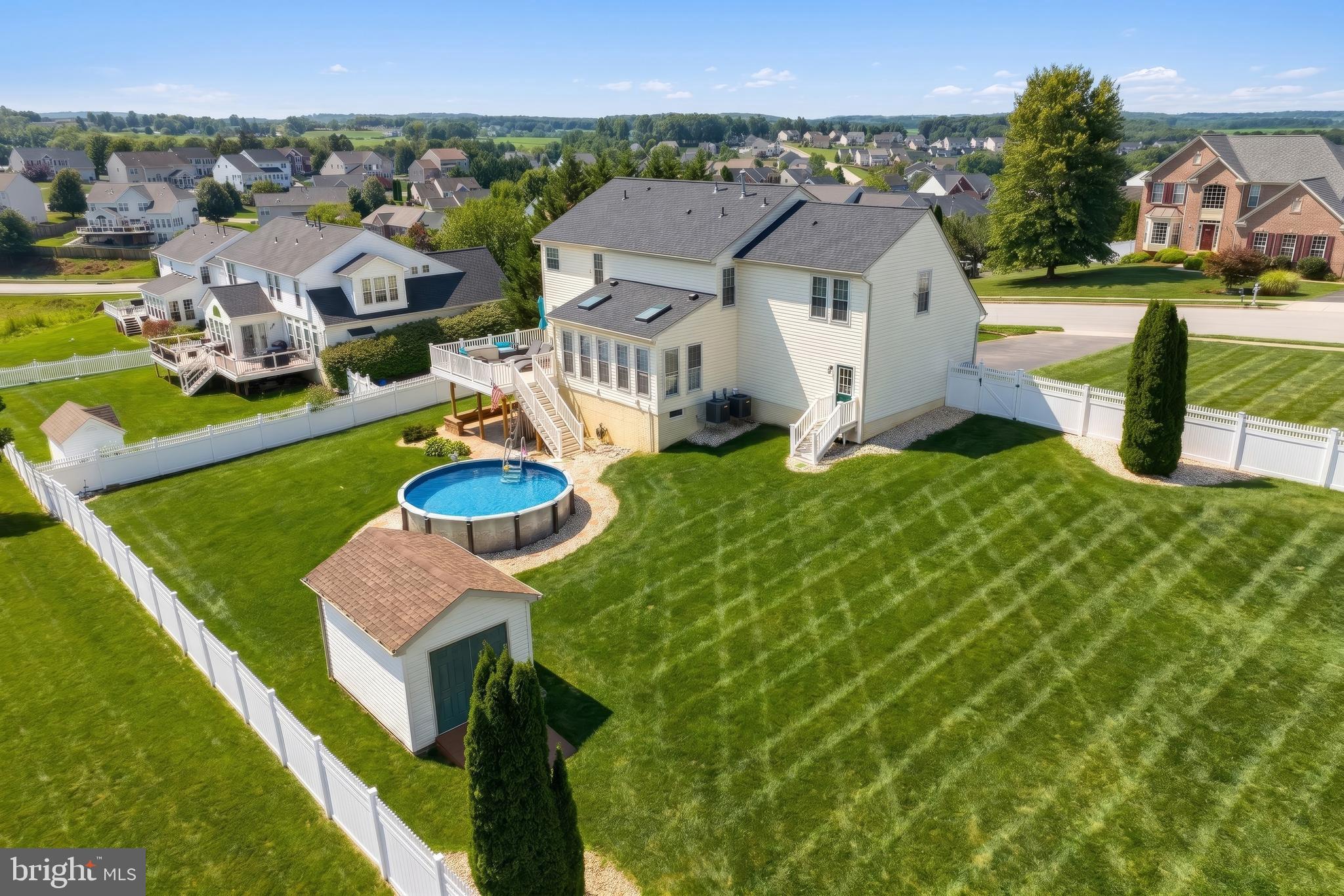 1915 OAK HILLS DRIVE