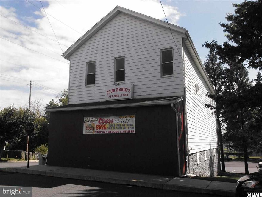 Exciting investment opportunity in the heart of vibrant Middletown Community!!  Located at 302 Market St, this property offers endless potential for a variety of uses, making it a versatile addition to your portfolio.  Don't miss your chance to capitalize on this prime location.