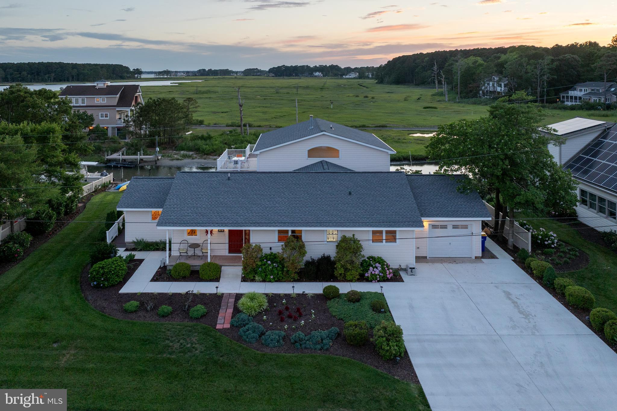 13 VENETIAN DRIVE