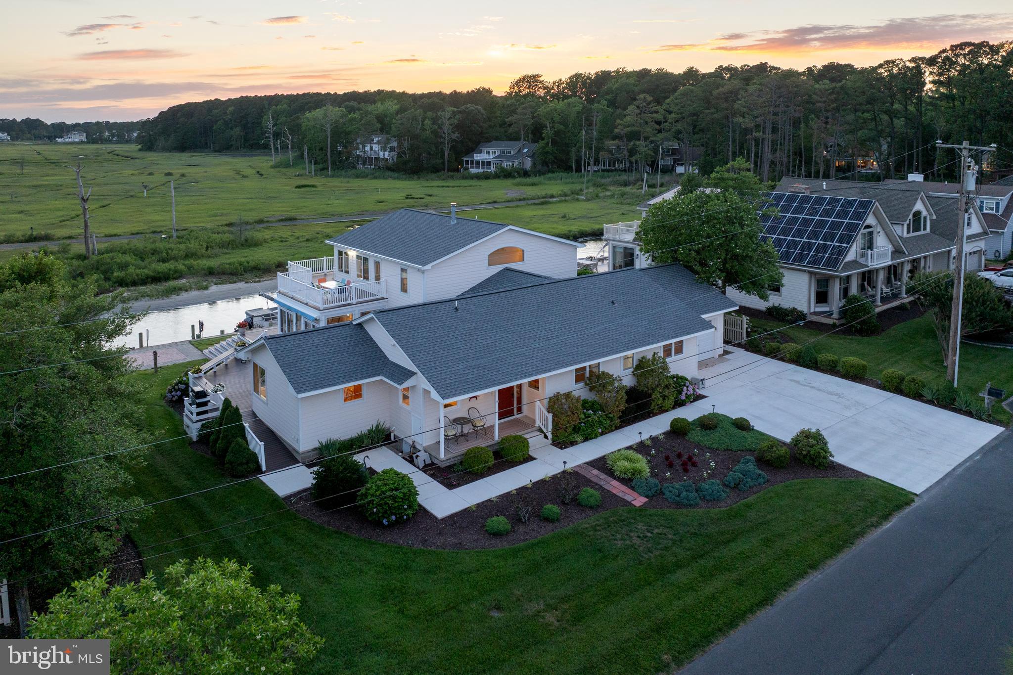 13 VENETIAN DRIVE