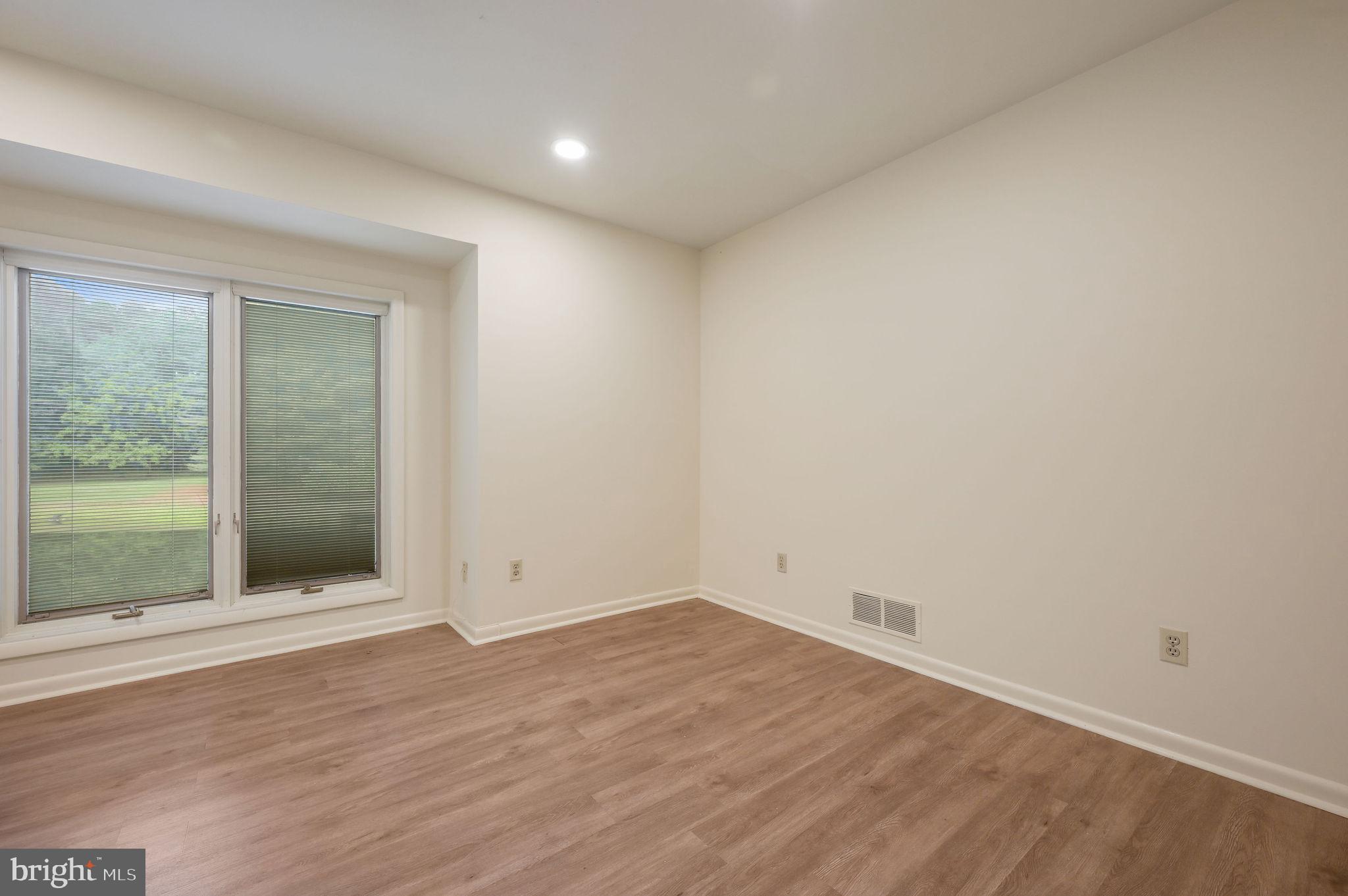 MEADOWGLEN - Residential Lease