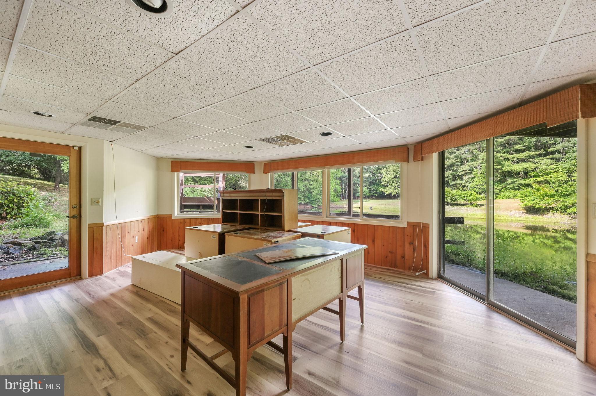 MEADOWGLEN - Residential Lease