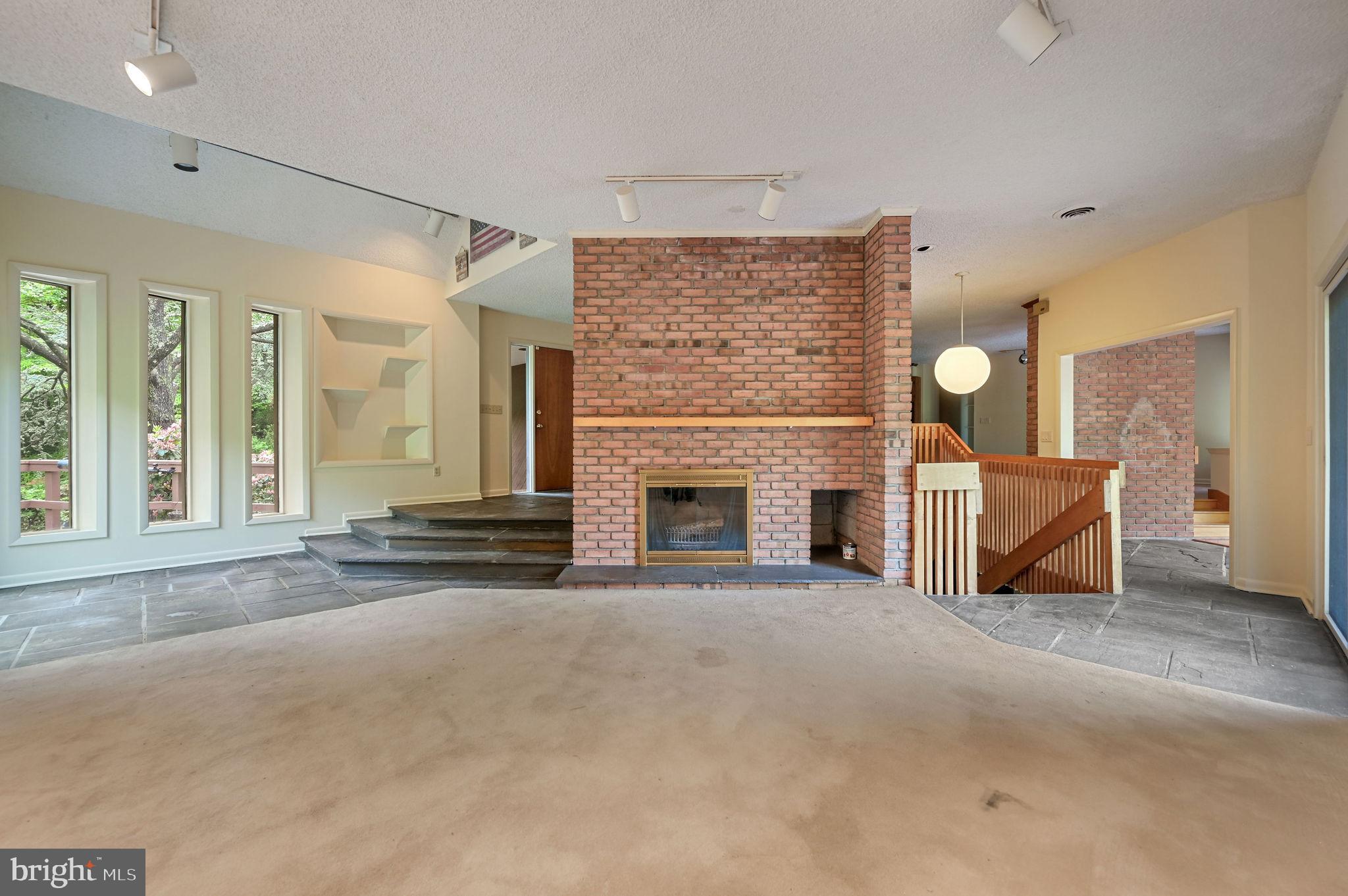 MEADOWGLEN - Residential Lease