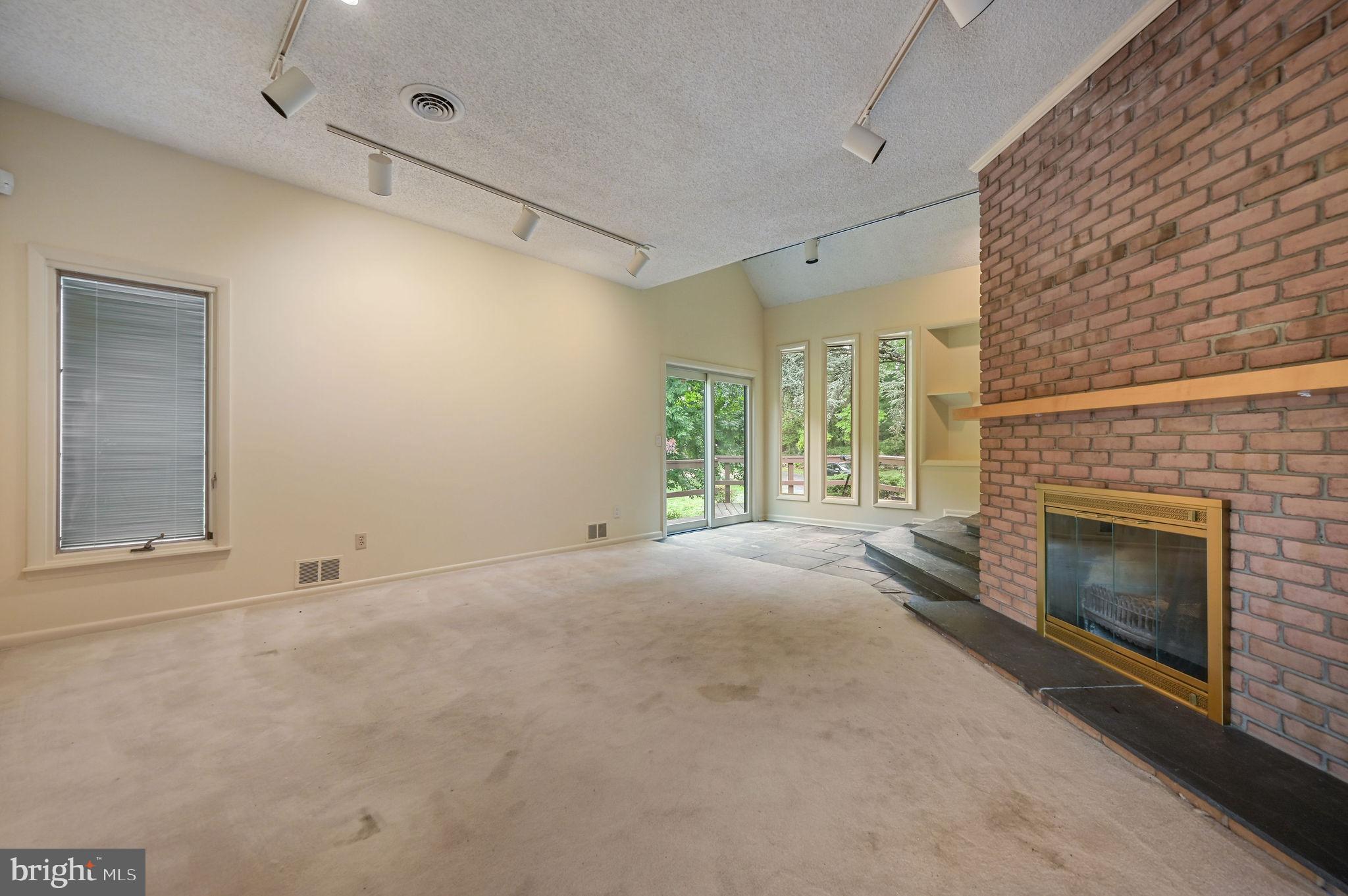 MEADOWGLEN - Residential Lease