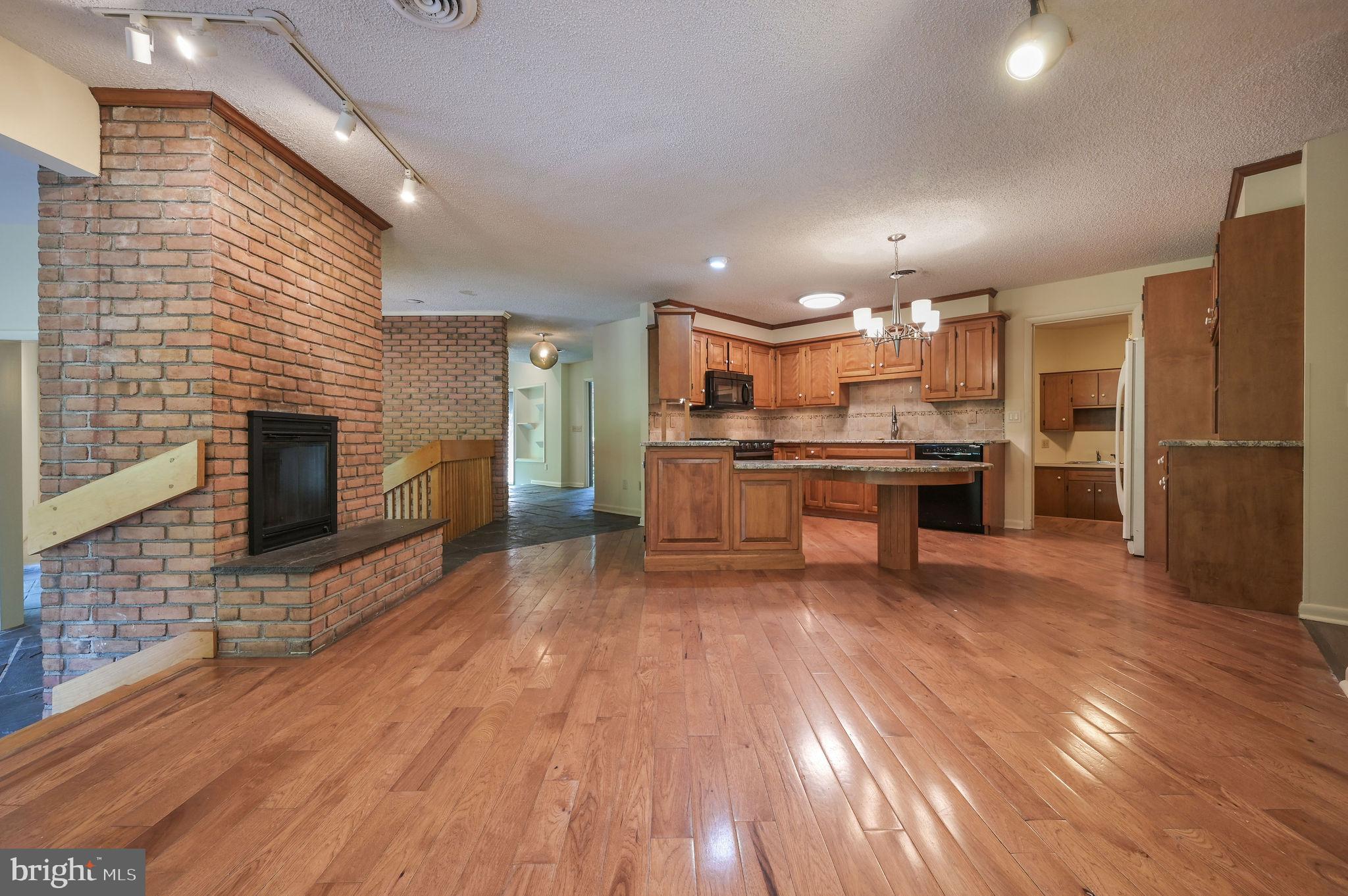 MEADOWGLEN - Residential Lease