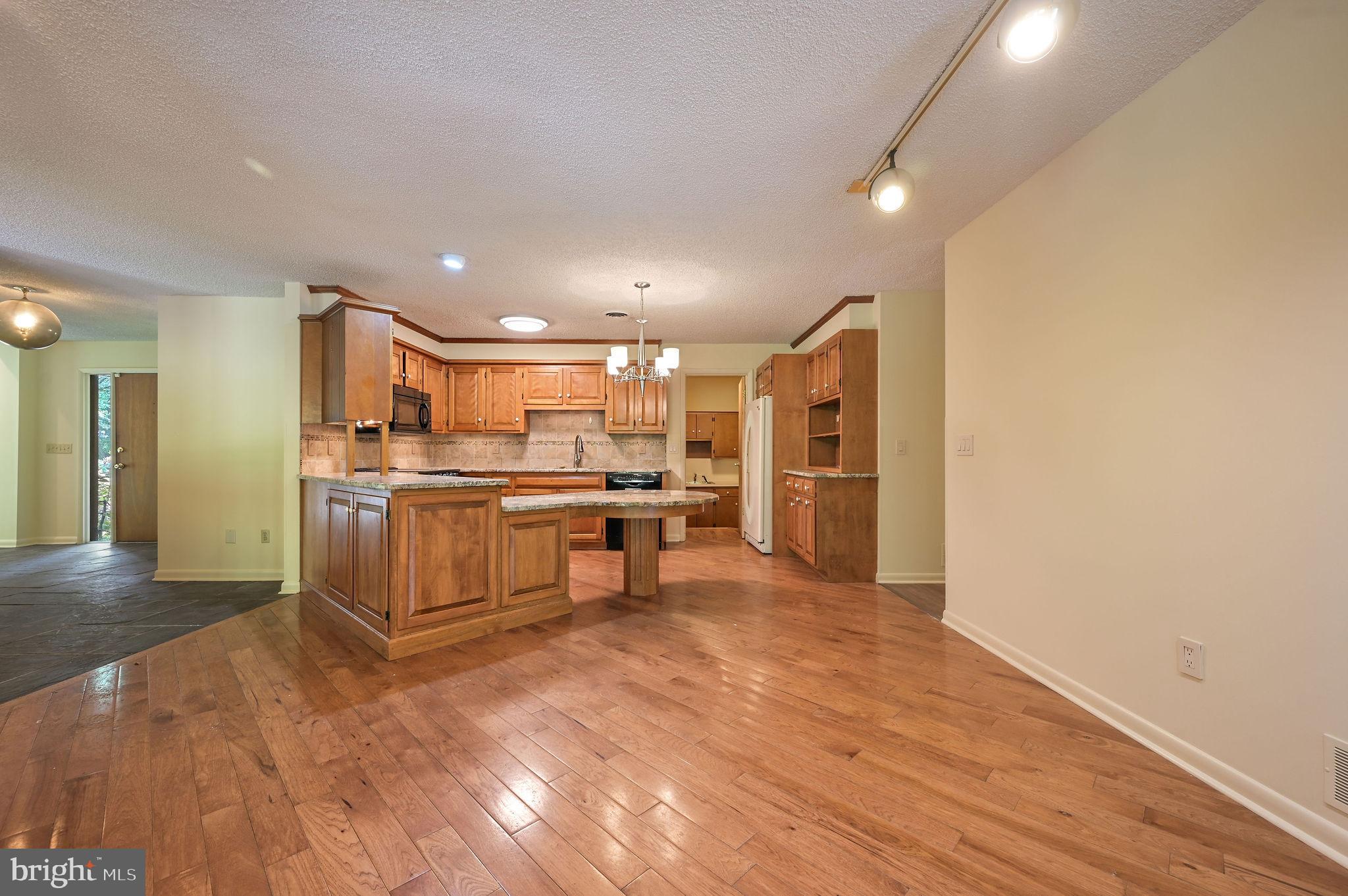 MEADOWGLEN - Residential Lease