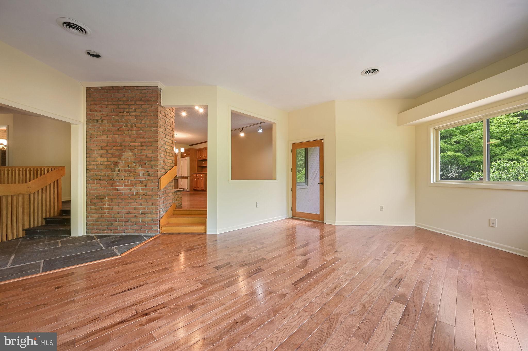 MEADOWGLEN - Residential Lease