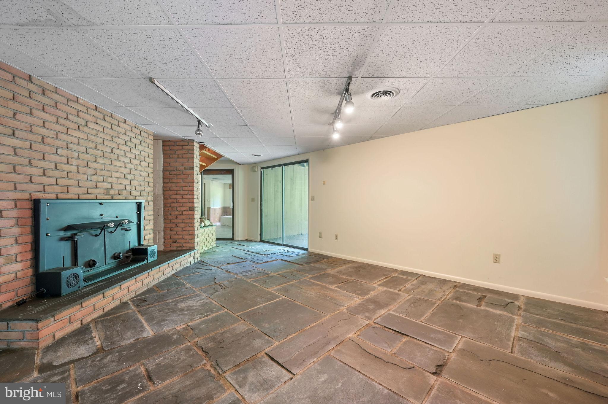 MEADOWGLEN - Residential Lease