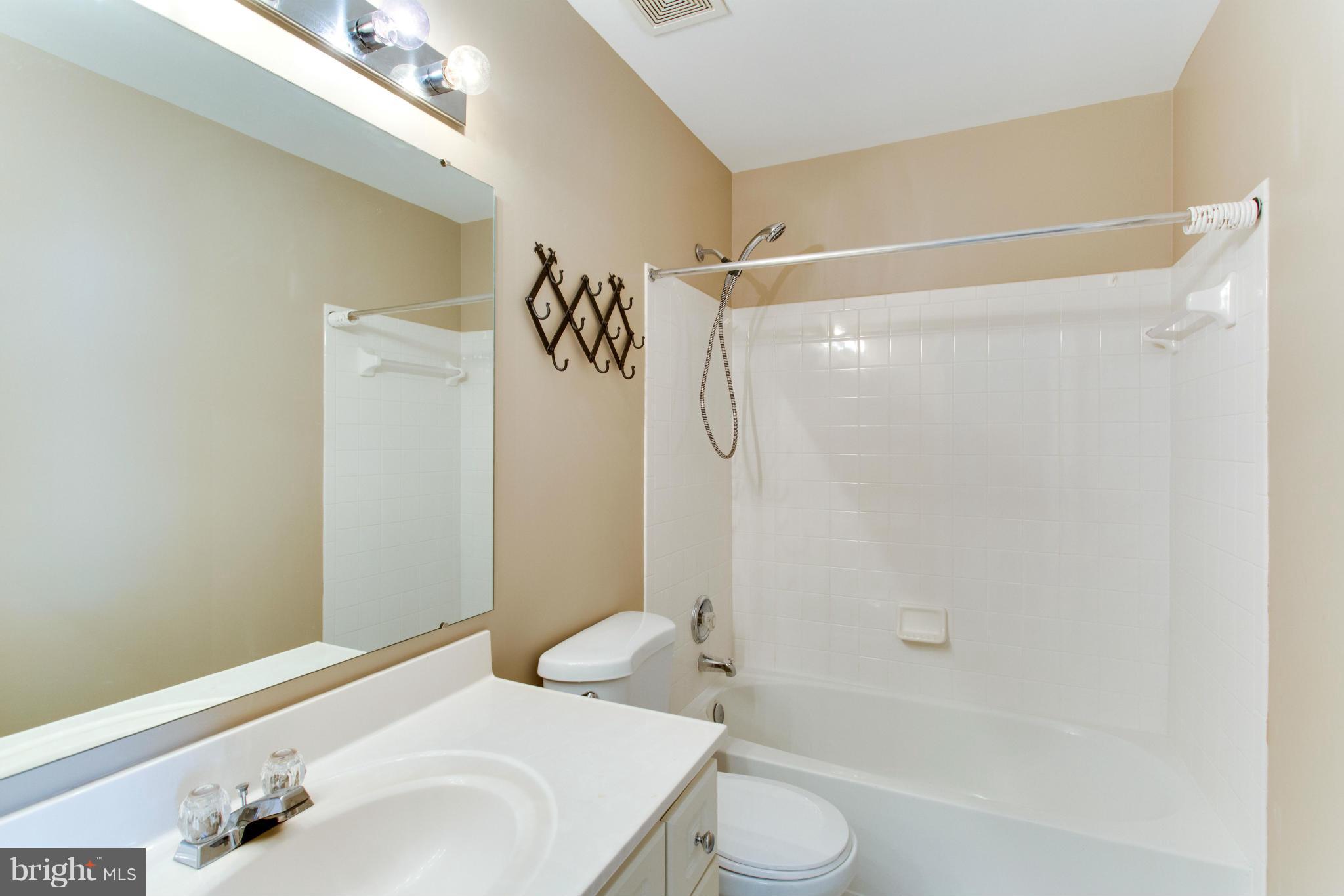 RESTON - Residential Lease