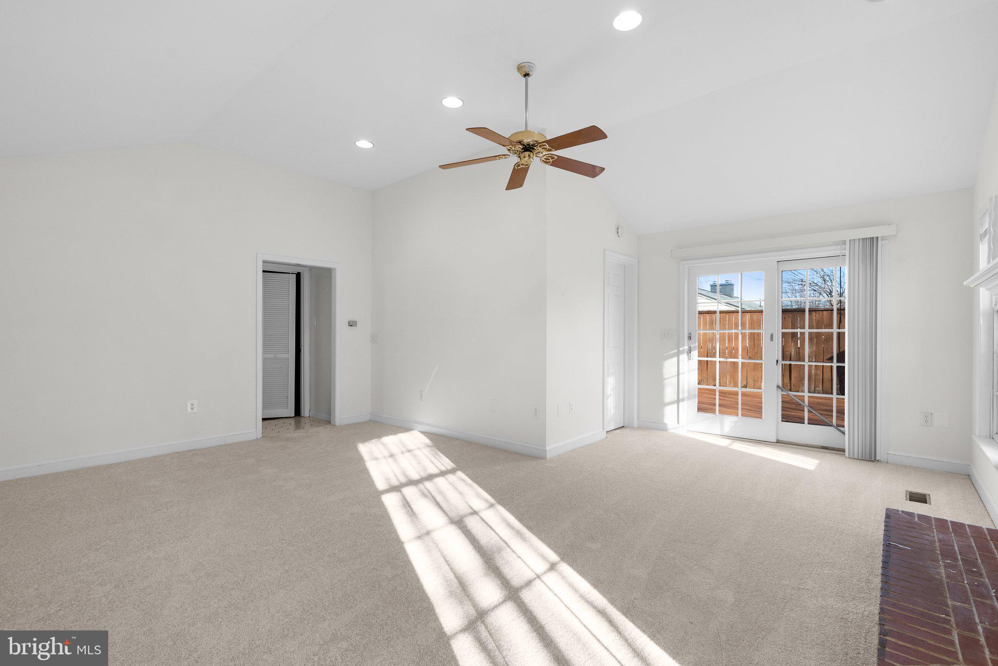 ROCKLAND - Residential