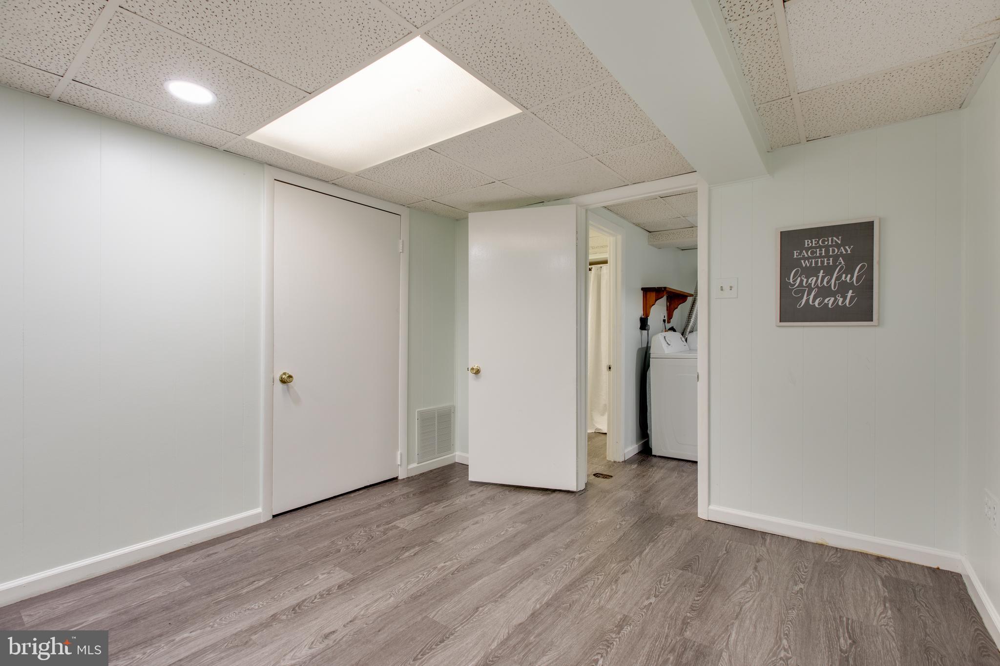 PARKVIEW COURT - Residential Lease