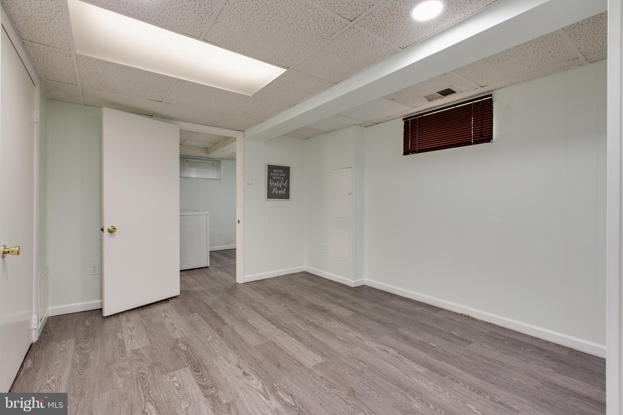 PARKVIEW COURT - Residential Lease