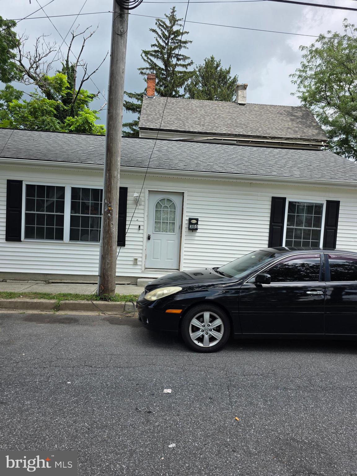 305 W REED STREET