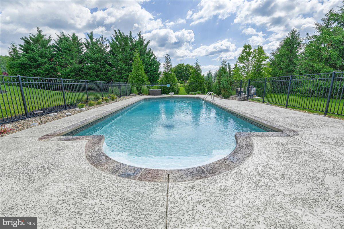 THORNHILL - Residential