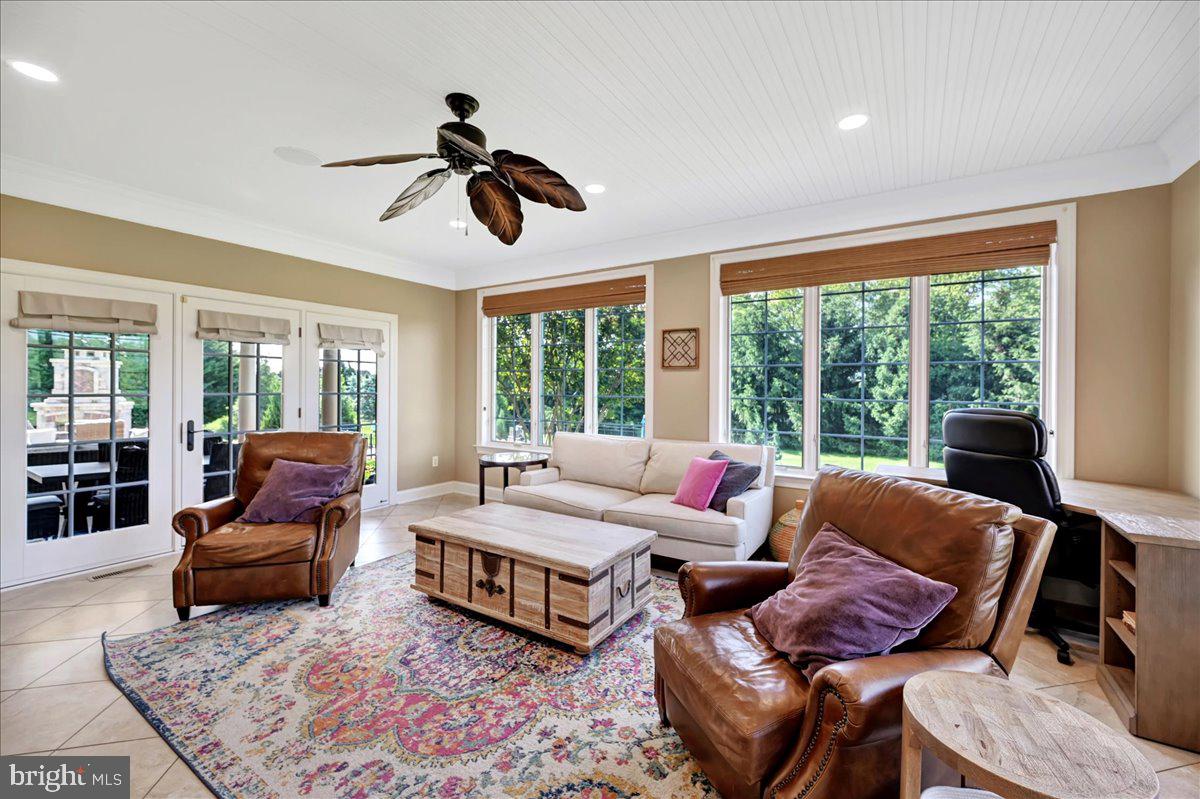 THORNHILL - Residential