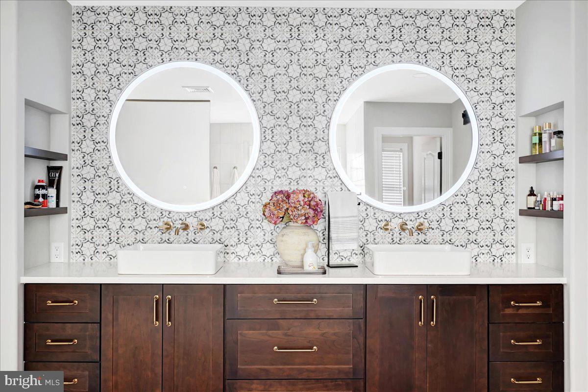 THORNHILL - Residential