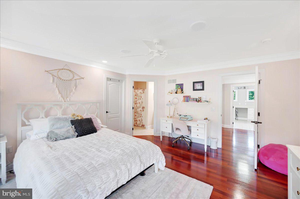 THORNHILL - Residential