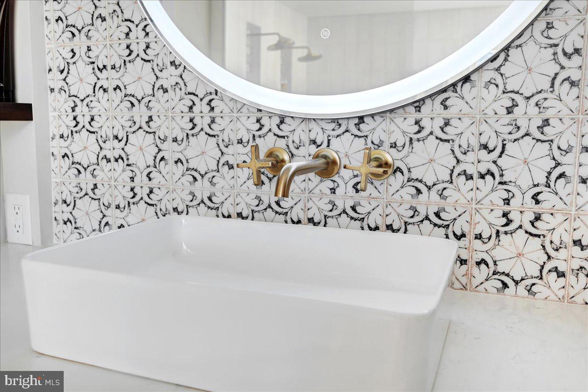 THORNHILL - Residential