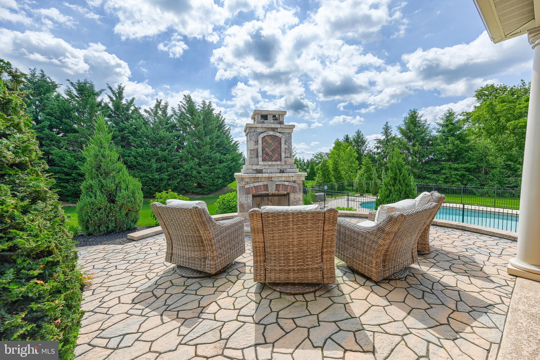 THORNHILL - Residential