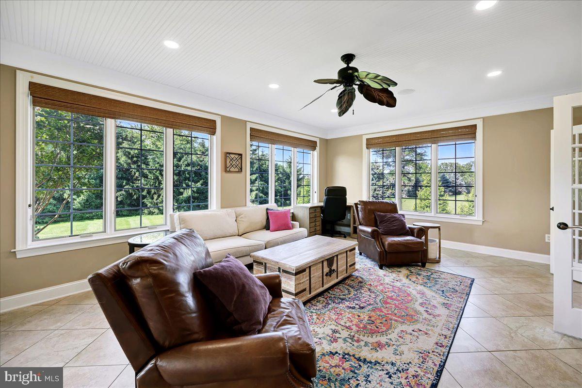 THORNHILL - Residential