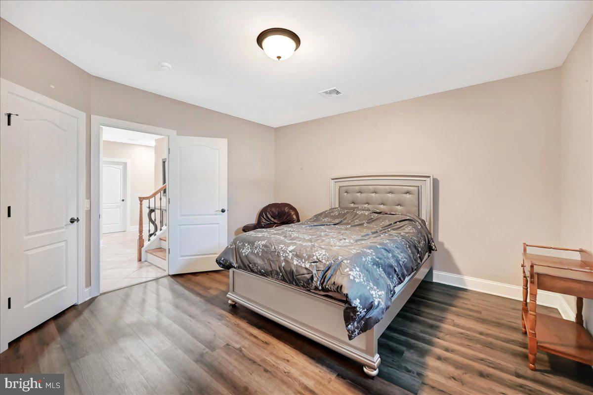 THORNHILL - Residential