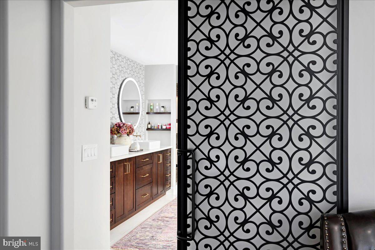 THORNHILL - Residential