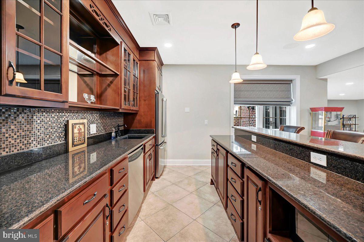 THORNHILL - Residential