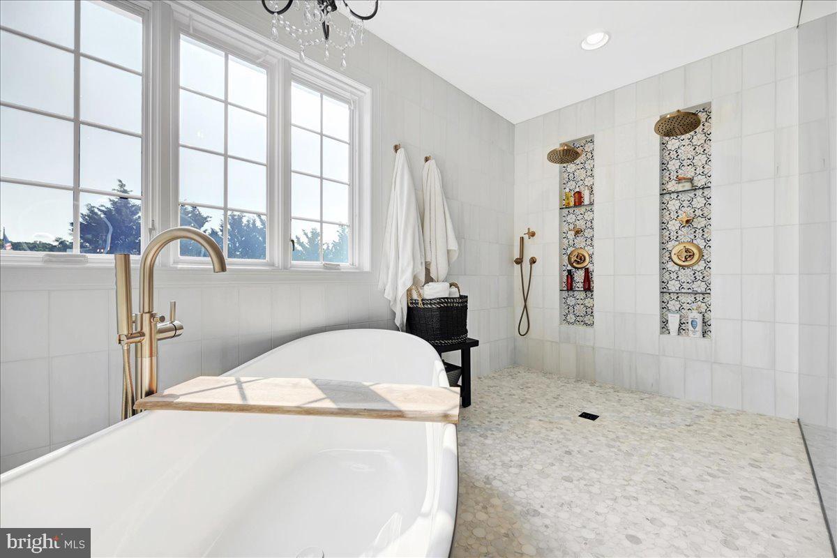 THORNHILL - Residential