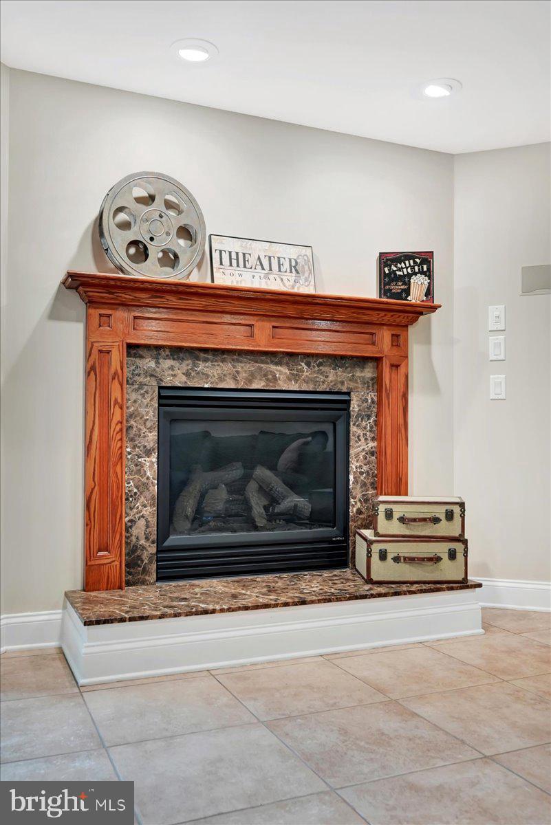 THORNHILL - Residential