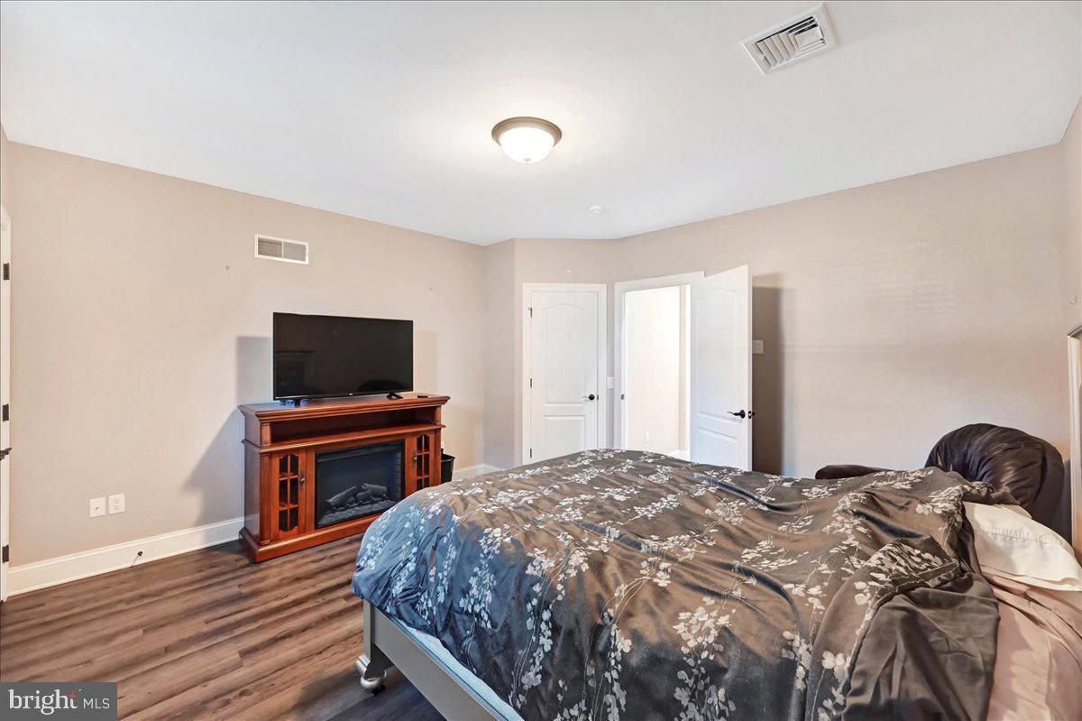 THORNHILL - Residential