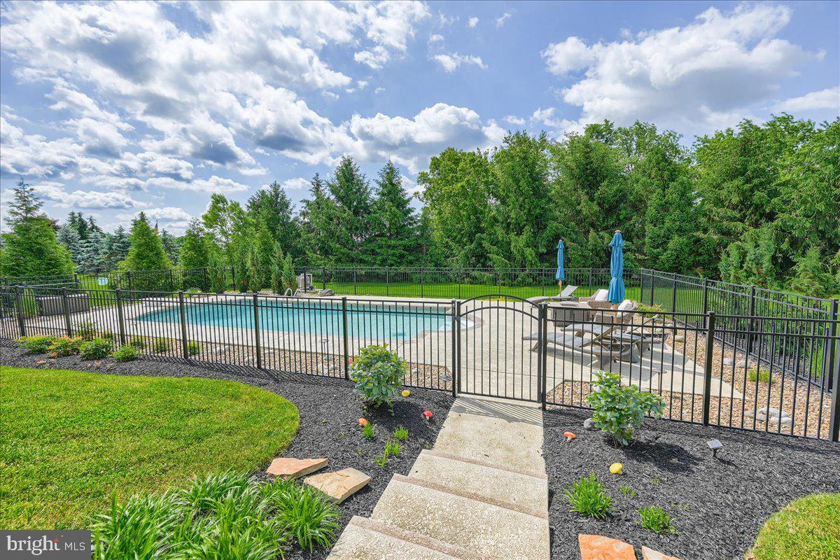 THORNHILL - Residential